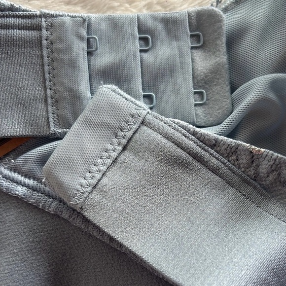 Victoria's Secret Gray Lace Bra with Adjustable Straps - Picture 7 of 16